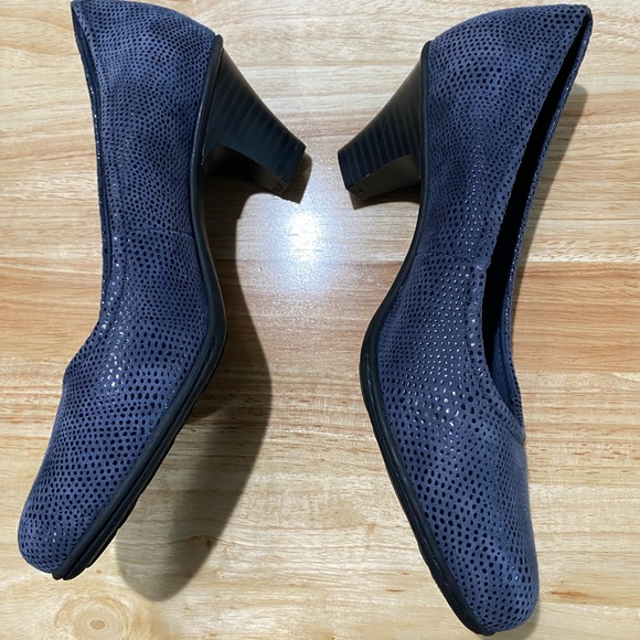 Earth Bluish gray suede/leather pumps (depending on lighting). Sz. 8 EUC - Picture 12 of 16